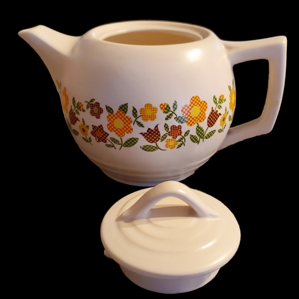 McCoy Teapot - Picture 3 of 4